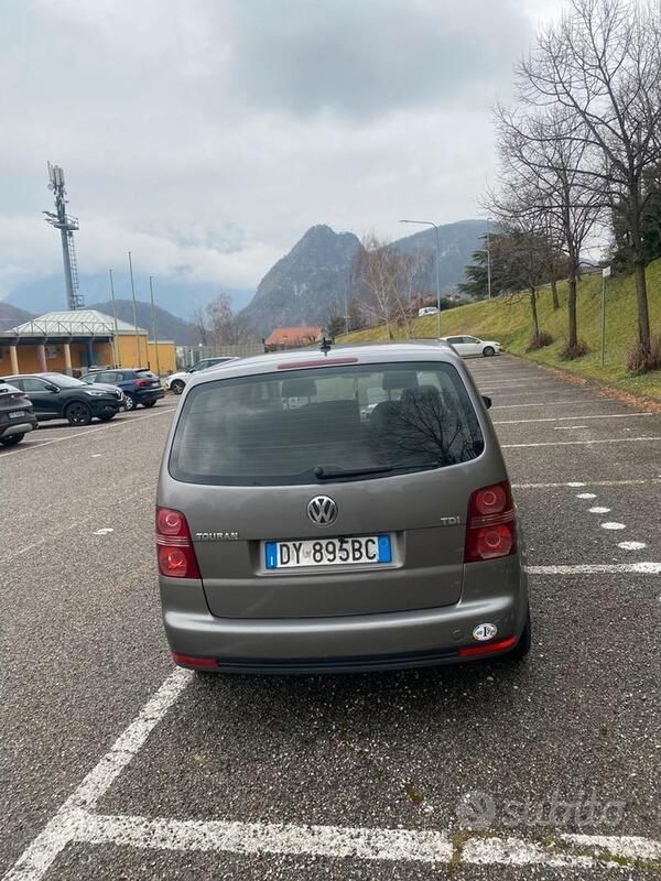 Usata VW Touran 105 CV (77 kW) 2009 Marrone Monovolume