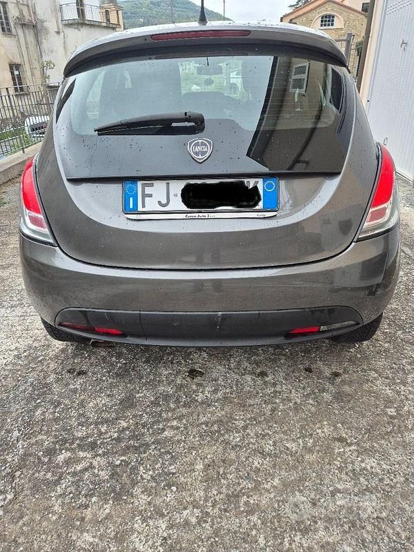Usata Lancia Ypsilon Silver 69 CV (50 kW) 2015 Grigio Utilitaria