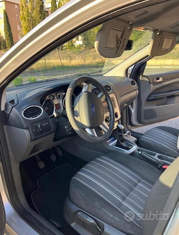 Usata Ford Focus 110 CV (80 kW) 2010 Grigio Station wagon