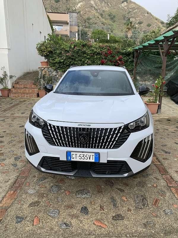 Usata Peugeot 2008 Allure 102 CV (75 kW) 2024 SUV