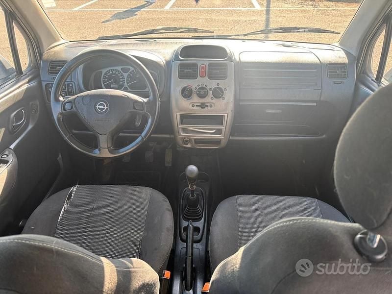 Usata Opel Agila 75 CV (55 kW) 2004 Grigio Monovolume