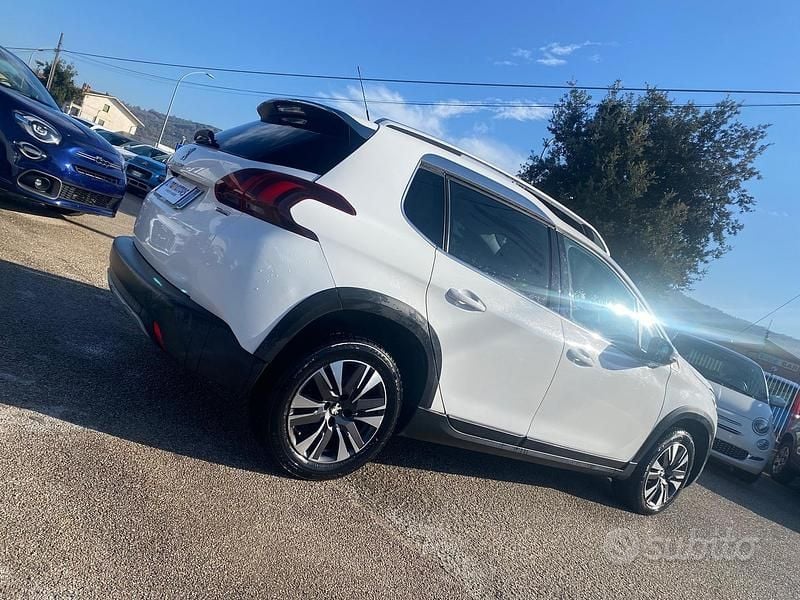Usata Peugeot 2008 Allure 82 CV (60 kW) 2016 Bianco SUV