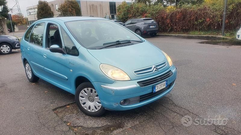 Usata Citroën Xsara Picasso 75 CV (55 kW) 2005 Verde Monovolume
