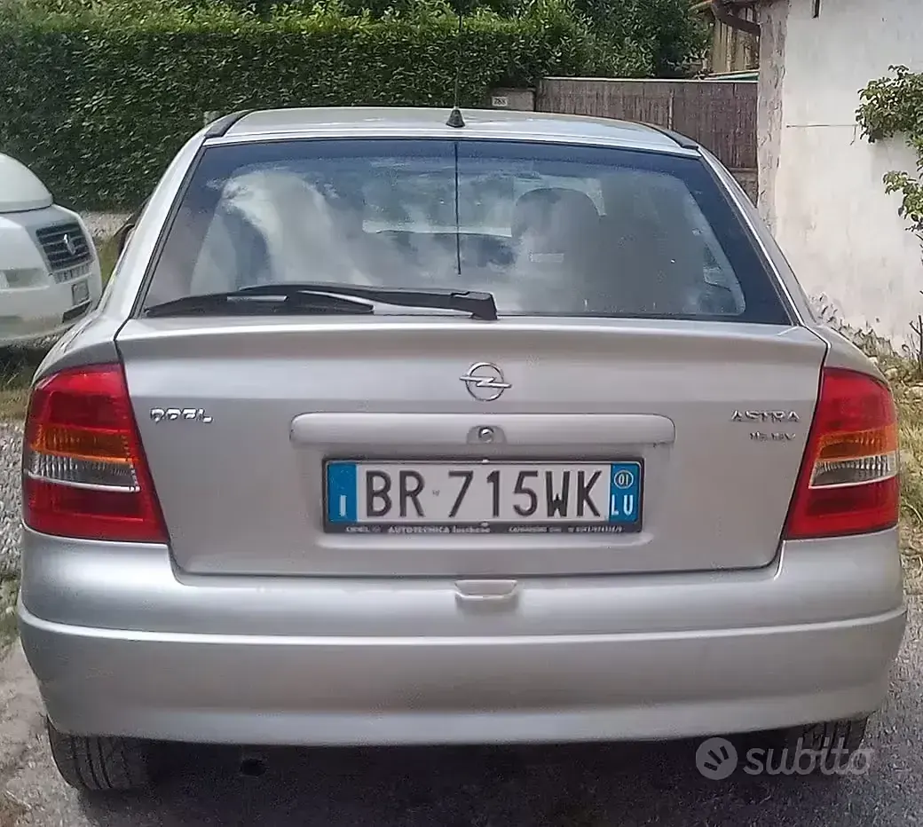 Usata Opel Astra 101 CV (74 kW) 2001 Grigio Berlina