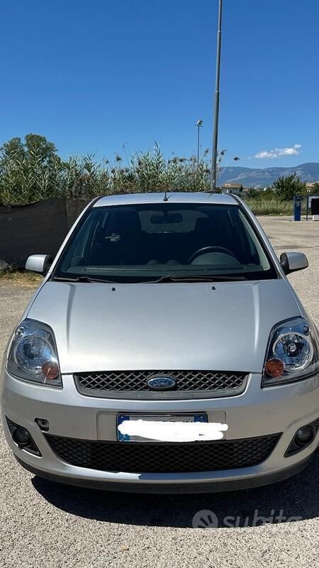 Usata Ford Fiesta 68 CV (50 kW) 2008 Grigio Utilitaria
