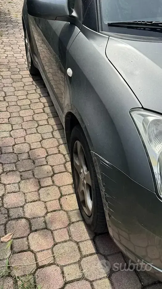 Usata Suzuki Swift 92 CV (67 kW) 2005 Grigio Utilitaria