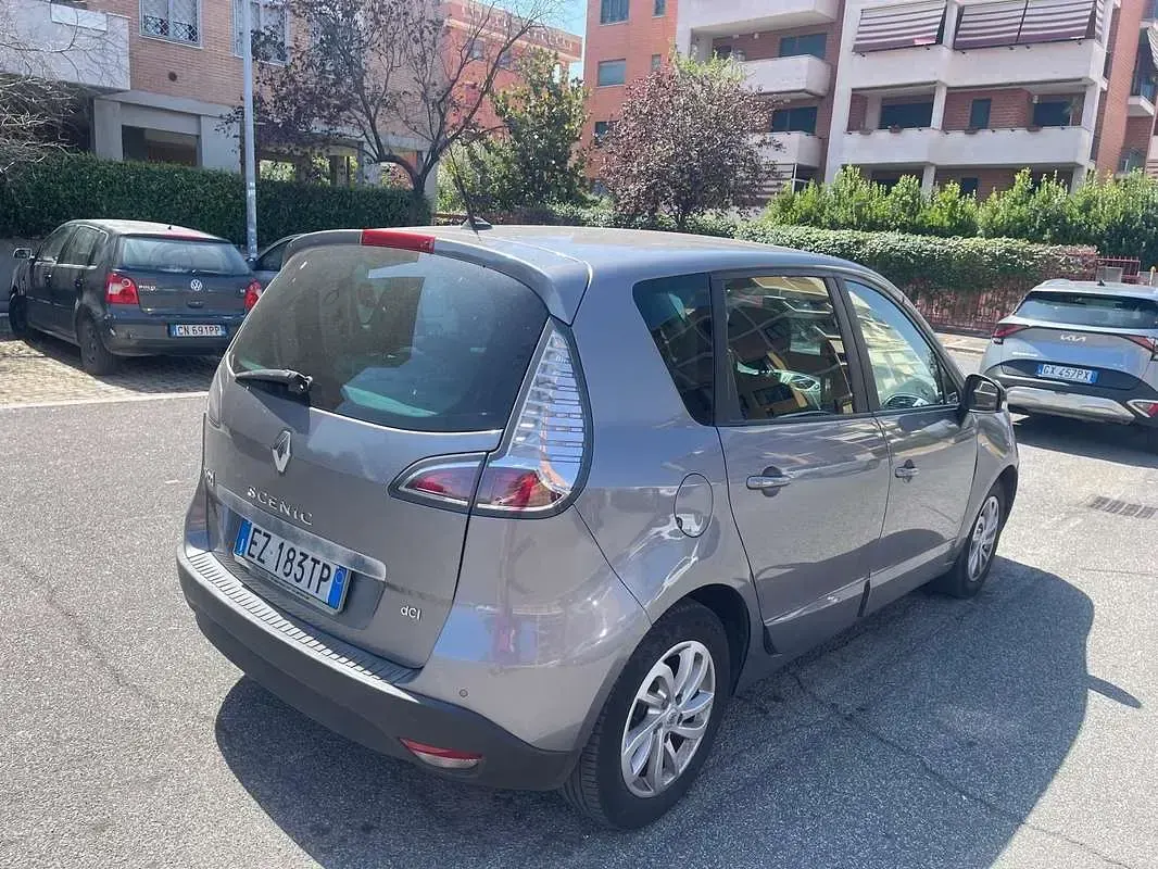 Usata Renault Scénic LIMITED 110 CV (80 kW) 2015 Monovolume