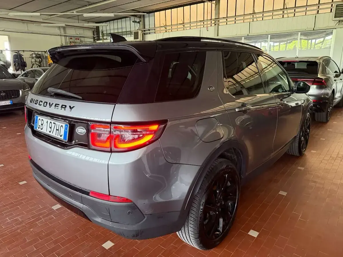Usata Land Rover Discovery 5 S 179 CV (131 kW) 2020 Eiger grey SUV