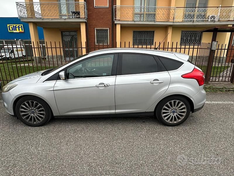 Usata Ford Focus 120 CV (88 kW) 2012 Grigio Berlina