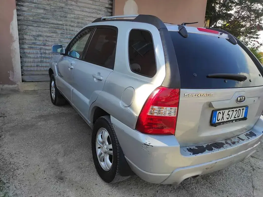 Usata Kia Sportage Active 113 CV (83 kW) 2005 Argento SUV