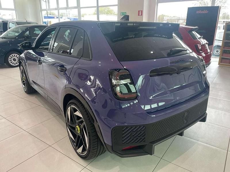Nuova Abarth 600e Scorpionissima 125 kW (170 CV) 2025 Viola SUV