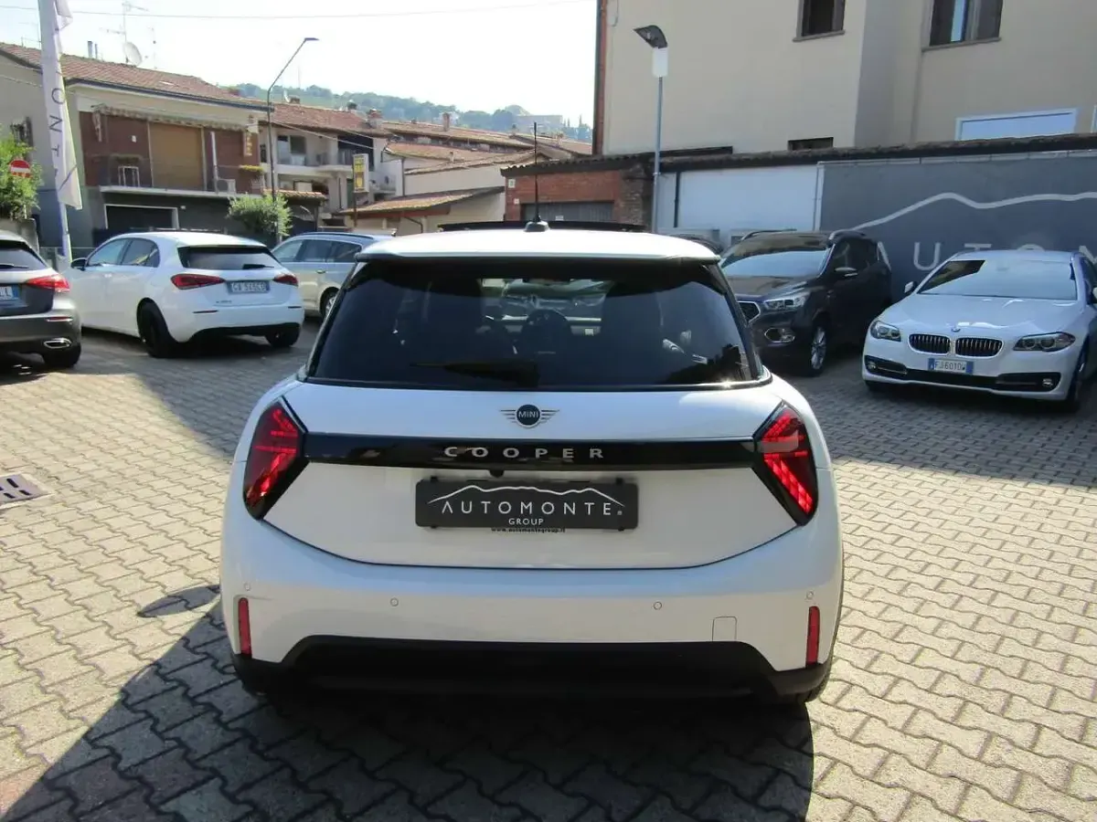 Usata Mini Cooper 114 kW (156 CV) 2025 Nanuq white Utilitaria
