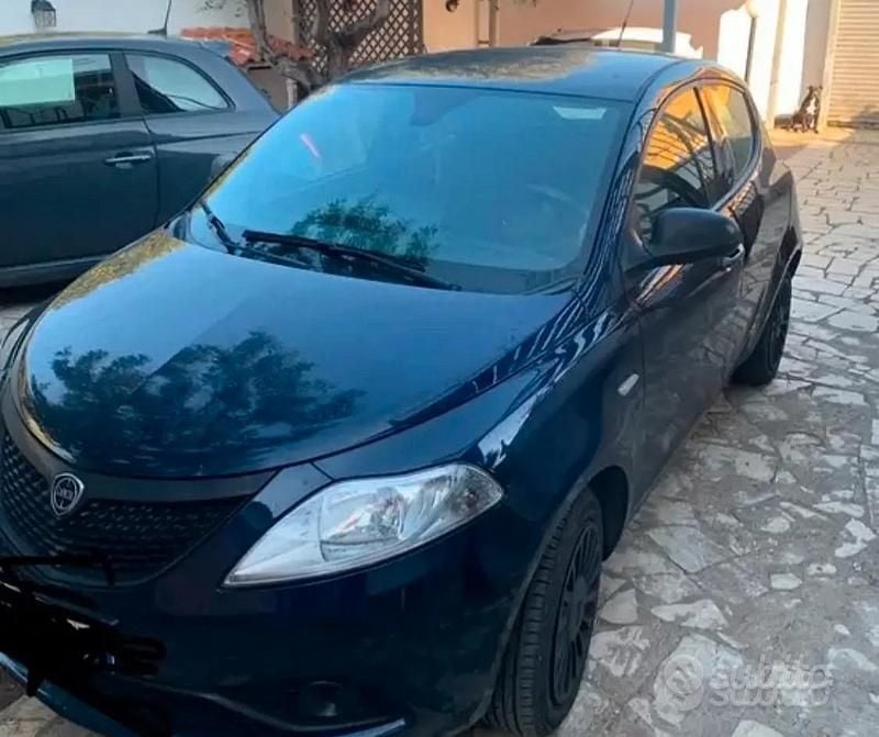 Usata Lancia Ypsilon 69 CV (50 kW) 2019 Nero Utilitaria