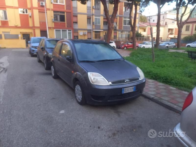 Usata Ford Fiesta 68 CV (50 kW) 2003 Blu Utilitaria