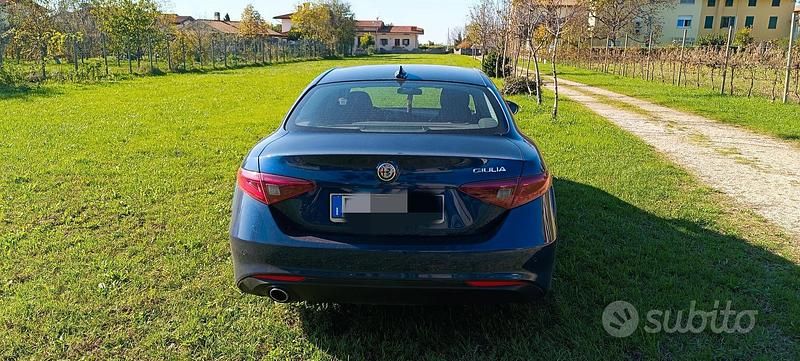 Usata Alfa Romeo Giulia 150 CV (110 kW) 2017 Blu Berlina