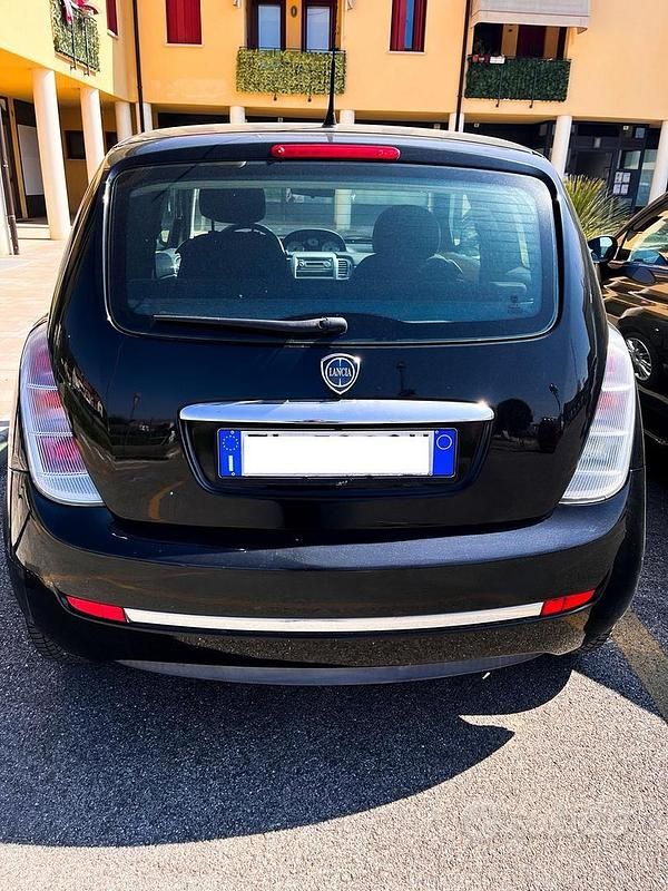 Usata Lancia Ypsilon 69 CV (50 kW) 2011 Nero Utilitaria