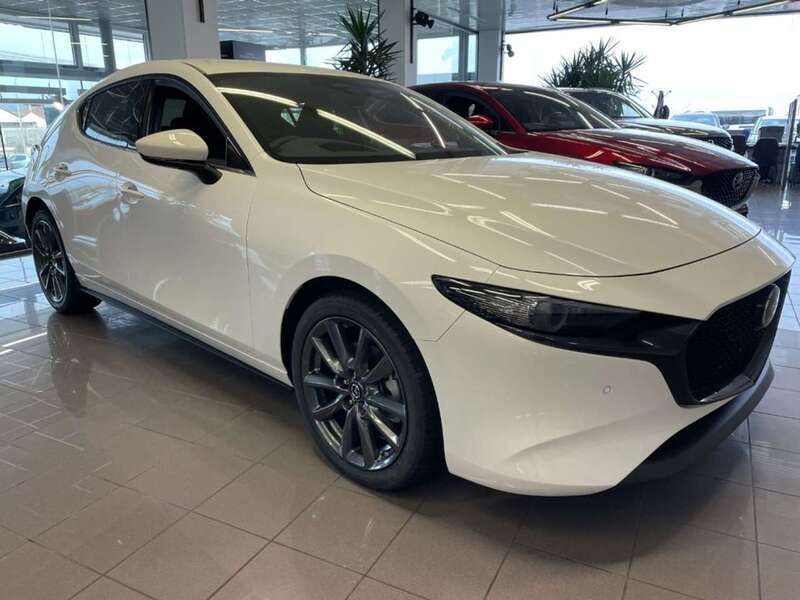 Bianco Nuova 2025 Mazda 3 Exclusive Berlina | 26.900 € (Super prezzo) - Immagine 1/4