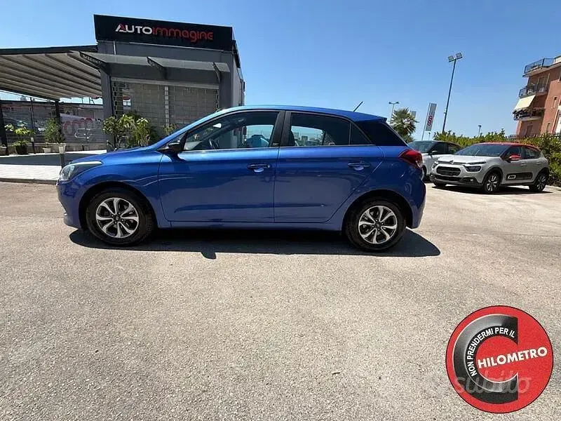 Usata Hyundai i20 Comfort 84 CV (61 kW) 2018 Bluazzurro Berlina