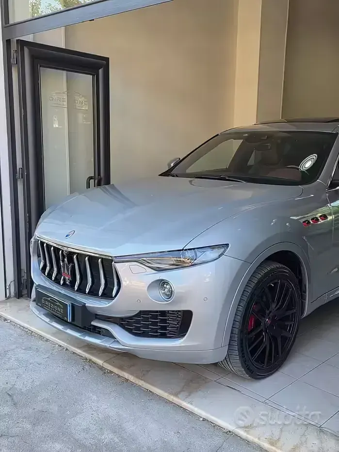 Usata Maserati Levante 275 CV (202 kW) 2017 Grigio SUV