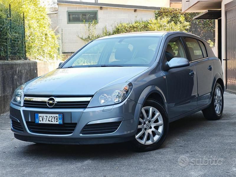 Usata Opel Astra 105 CV (77 kW) 2005 Grigio Berlina