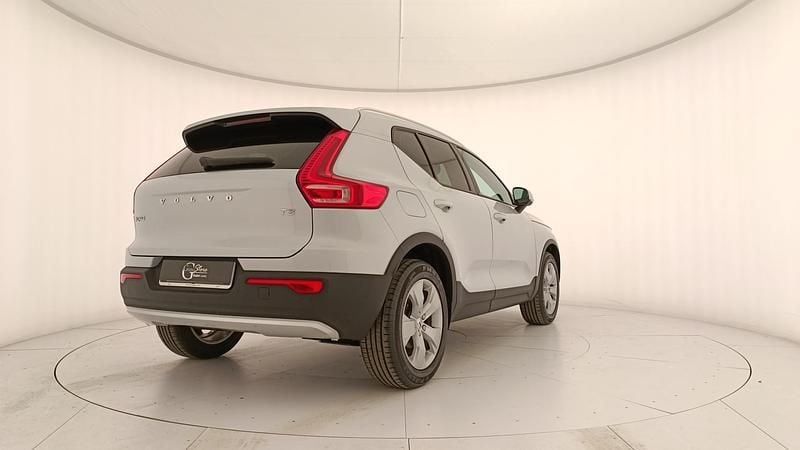 Usata Volvo XC40 Momentum 163 CV (119 kW) 2020 Bianco SUV