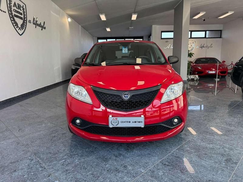 Usata Lancia Ypsilon 69 CV (50 kW) 2018 Rosso tiziano Utilitaria