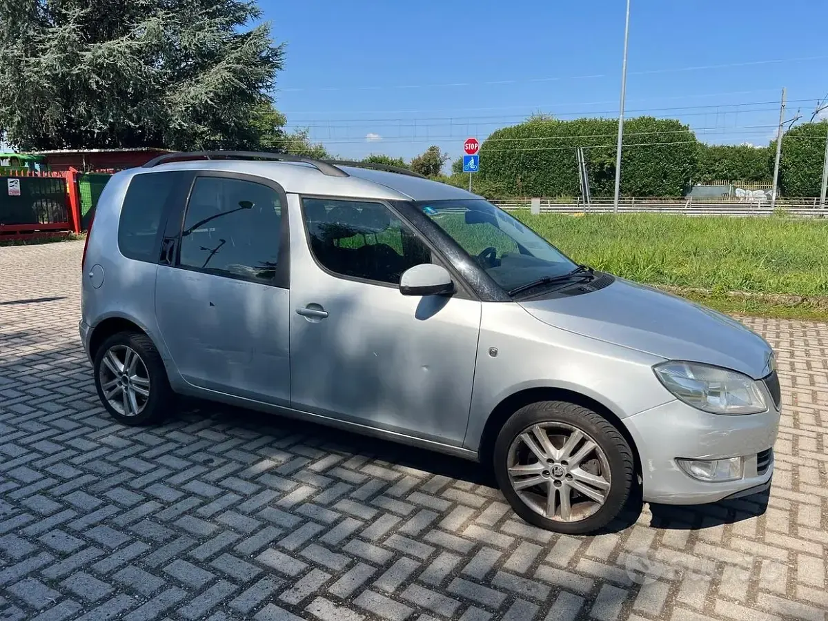 Usata Skoda Roomster Active 90 CV (66 kW) 2014 Grigio Monovolume
