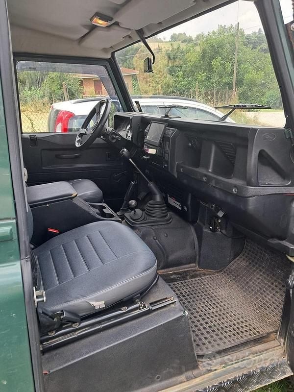 Usata Land Rover Defender S 122 CV (89 kW) 2004 Verde SUV