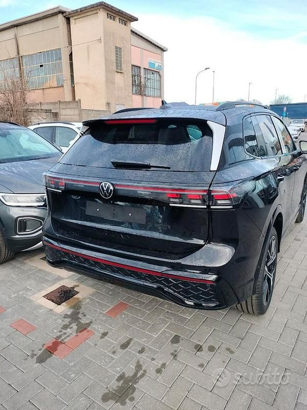 Usata VW Tiguan R-line Plus 193 CV (141 kW) 2024 Nero SUV