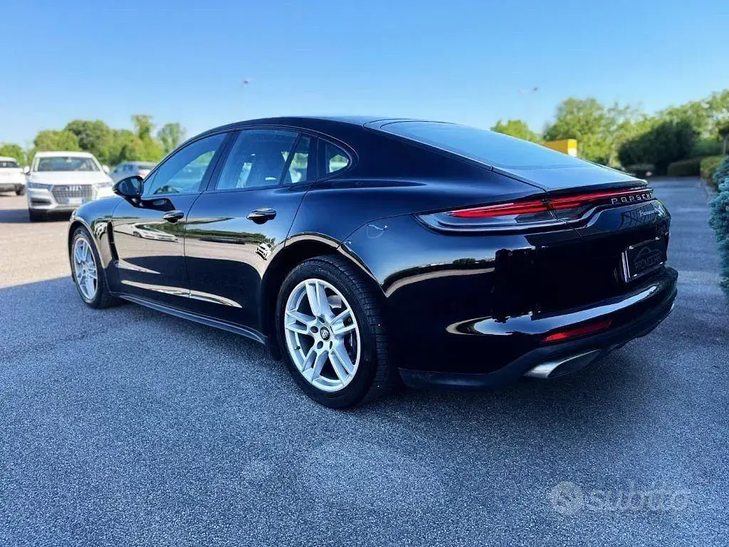Usata Porsche Panamera 330 CV (242 kW) 2022 Nero Berlina