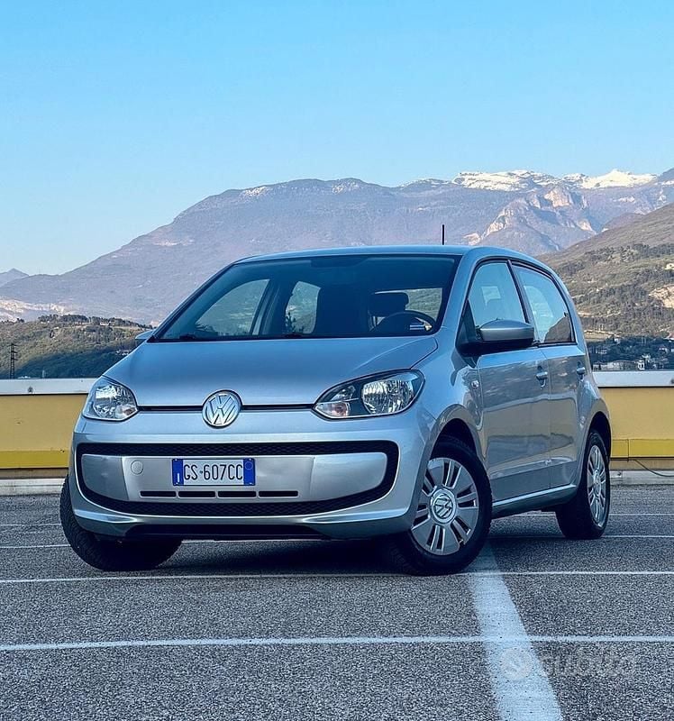 Grigio Usata 2015 VW up! Due volumi | 5900 € (Ottimo prezzo) - Immagine 1/4
