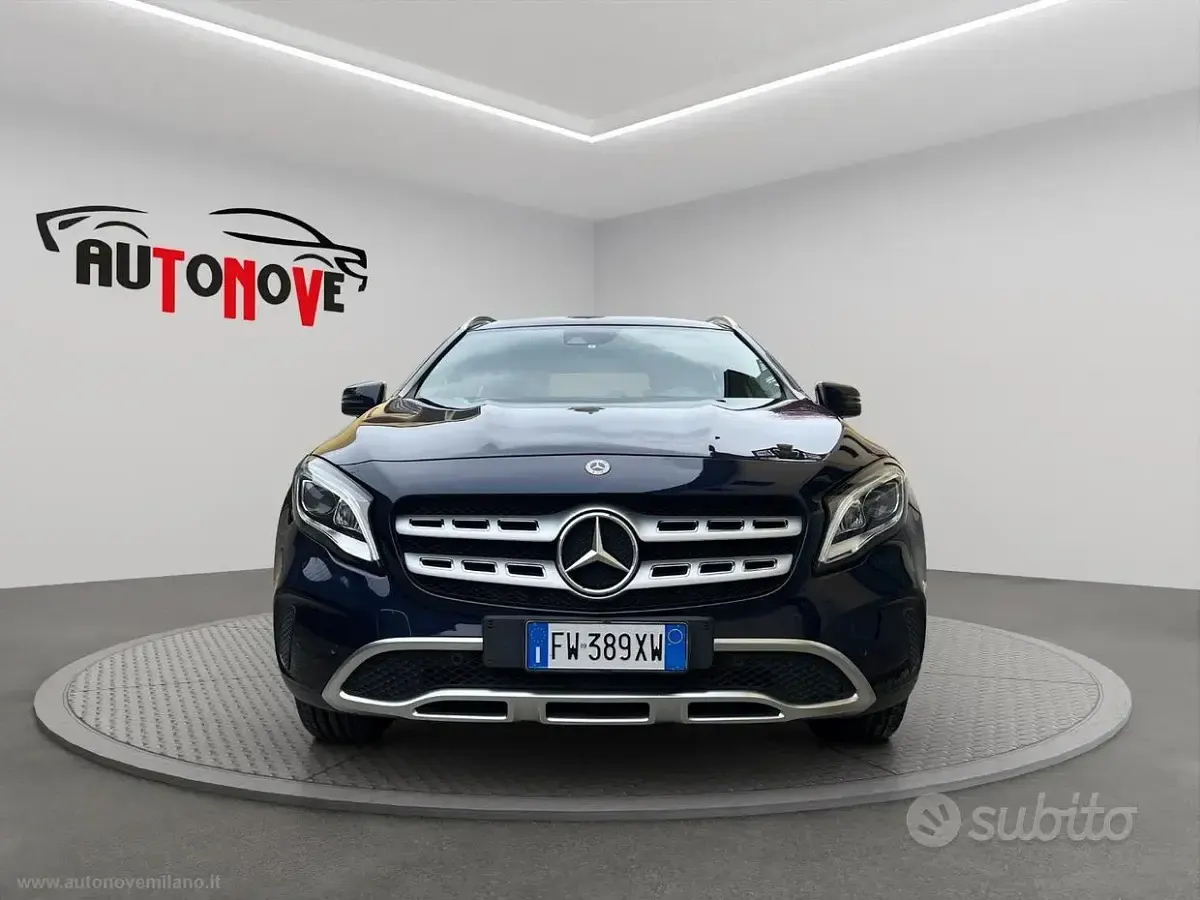 Usata Mercedes GLA200 Premium 136 CV (100 kW) 2019 Blu/azzurro SUV