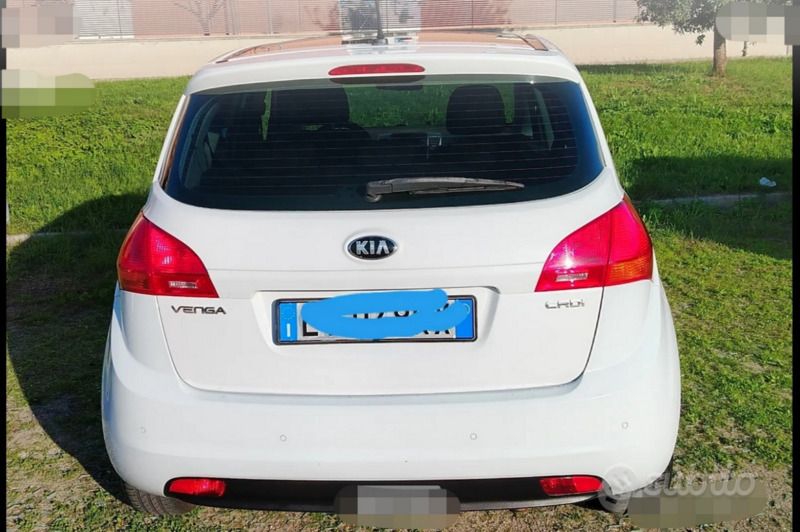 Usata Kia Venga 90 CV (66 kW) 2014 Bianco Utilitaria