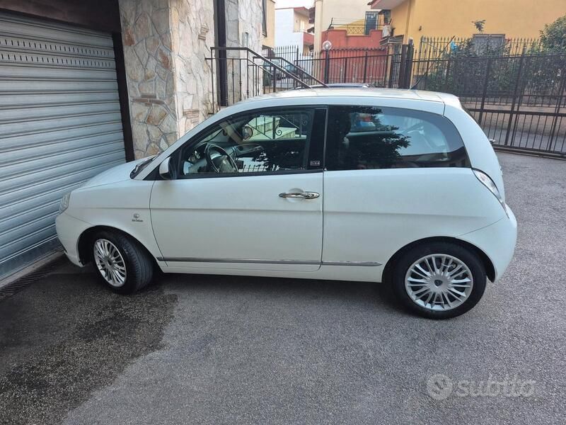 Usata 2010 Lancia Ypsilon Due volumi | 3150 € (Ottimo prezzo) - Immagine 1/4