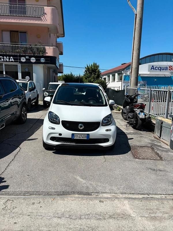 Bianco Usata 2019 Smart ForFour Electric Drive Passion Tre volumi | 7990 € (Super prezzo) - Immagine 1/4