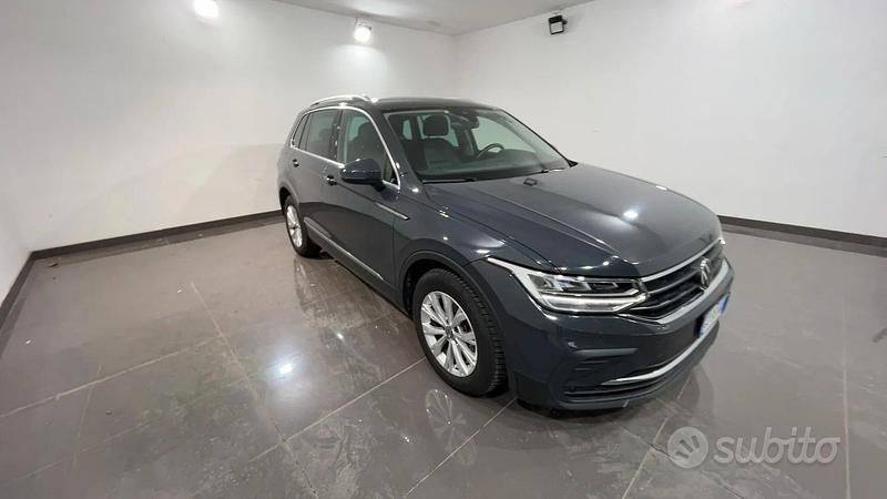 Usata VW Tiguan Life 122 CV (89 kW) 2022 Grigio SUV
