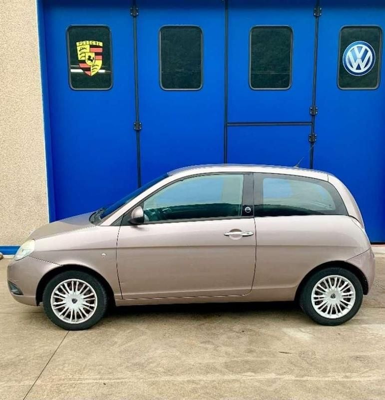 Usata Lancia Ypsilon 77 CV (56 kW) 2009 Antracite metallizzato Utilitaria