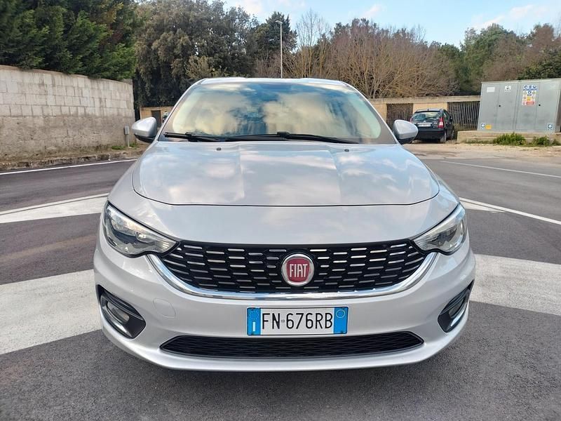 Usata Fiat Tipo Lounge 95 CV (69 kW) 2018 Argento Berlina