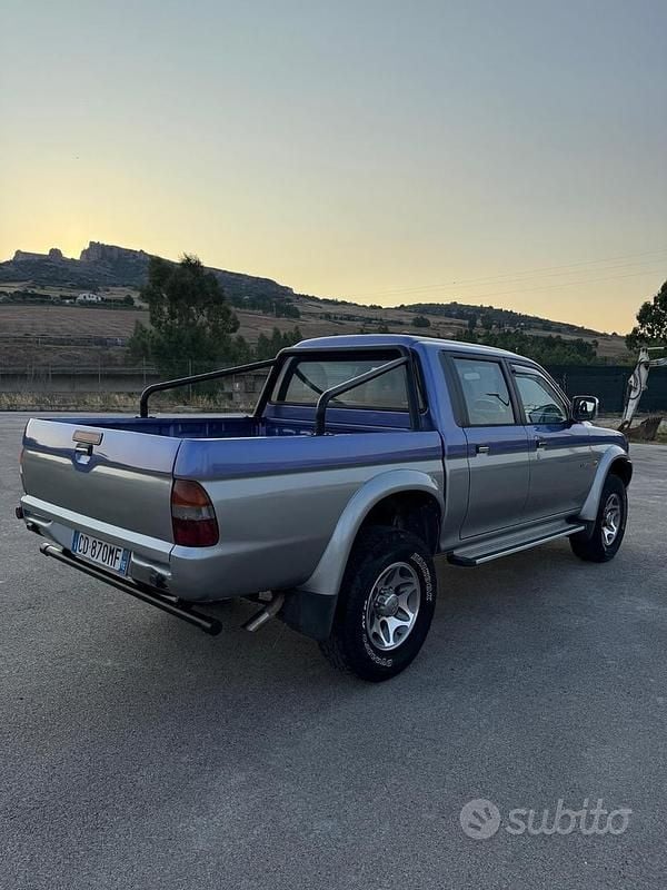 Usata Mitsubishi L200 115 CV (84 kW) 2002 Blu Pick-up