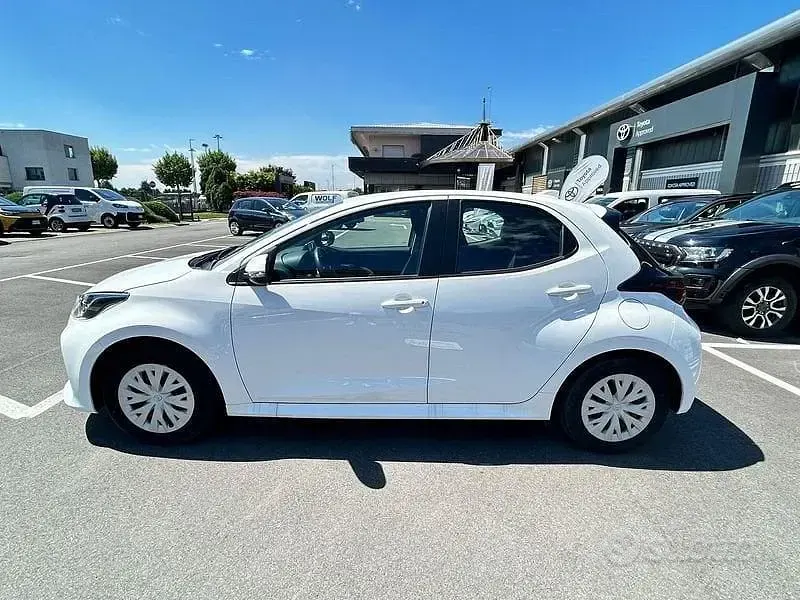 Usata Toyota Yaris Hybrid Active 2025 Bianco Berlina
