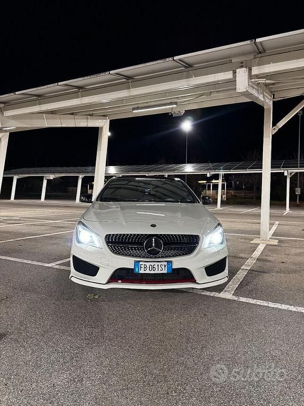 Bianco Usata 2015 Mercedes CLA250 Shooting Brake Station wagon | 20.000 € - Immagine 1/4