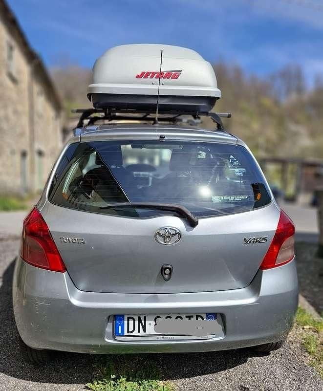 Usata Toyota Yaris Sol 87 CV (63 kW) 2008 Argento Utilitaria