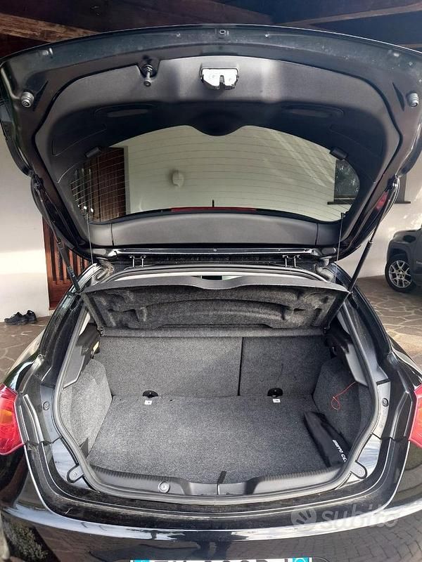 Usata Alfa Romeo Giulietta Distinctive 120 CV (88 kW) 2012 Nero Utilitaria