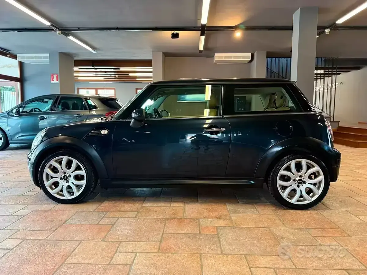 Usata Mini Cooper D 109 CV (80 kW) 2007 Nero Utilitaria