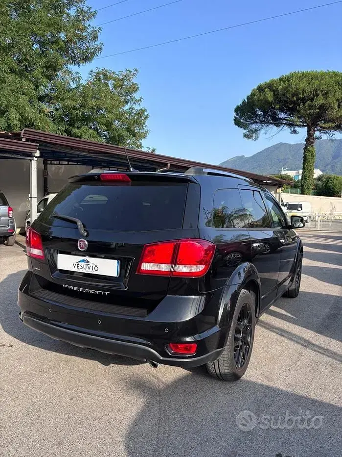 Usata Fiat Freemont Lounge 170 CV (125 kW) 2014 Nero SUV