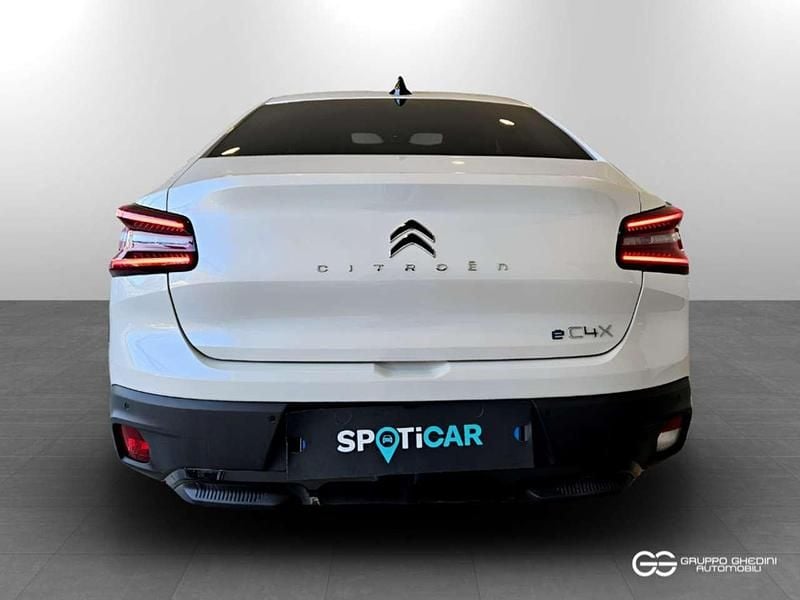 Usata Citroën e-C4 Shine 100 kW (136 CV) 2023 Pearl white SUV
