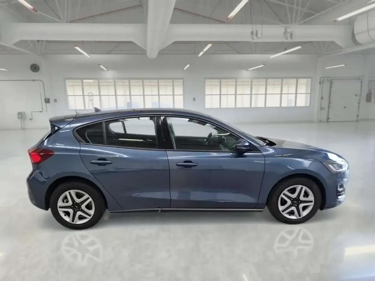 Usata Ford Focus Business Edition 120 CV (88 kW) 2022 Blu Berlina