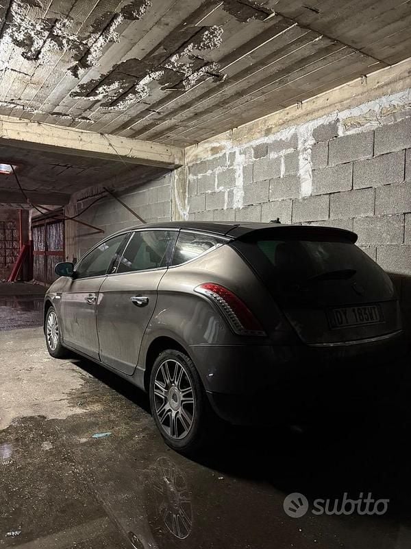Usata Lancia Delta 205 CV (150 kW) 2010 Utilitaria