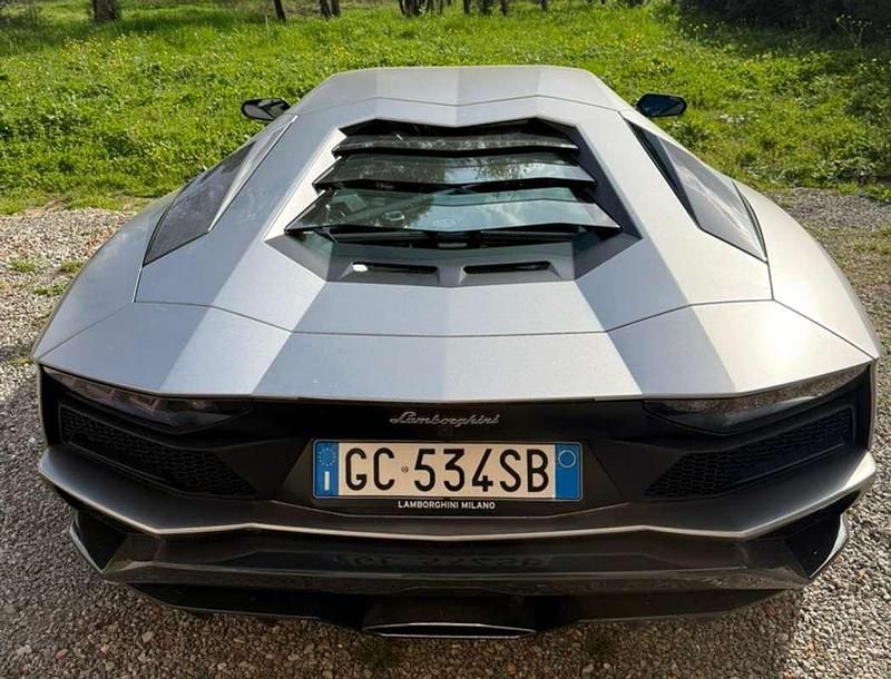 Usata Lamborghini Aventador 740 CV (544 kW) 2020 Argento Coupé