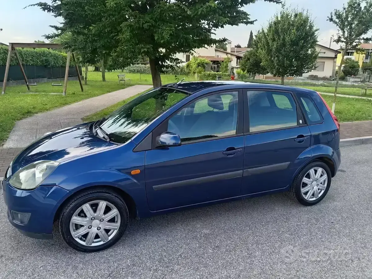 Usata Ford Fiesta 68 CV (50 kW) 2008 Blu Utilitaria